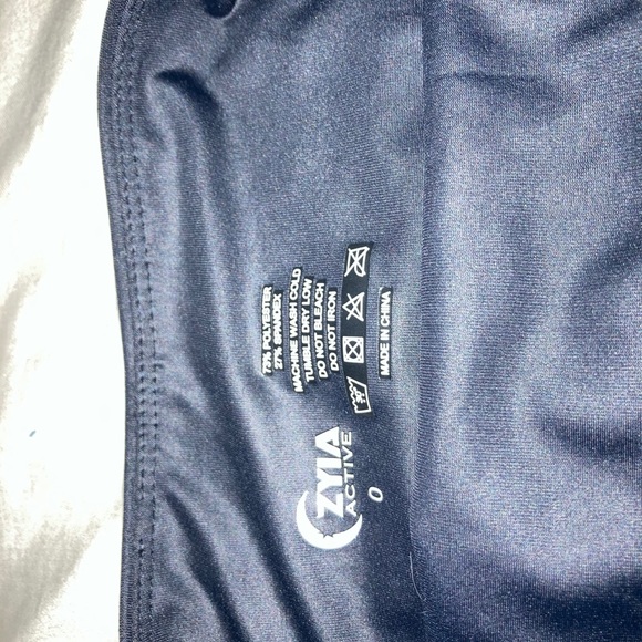 Zyia Black Metallic Light n Tight Hi-Rise 7/8 24" - Picture 4 of 7